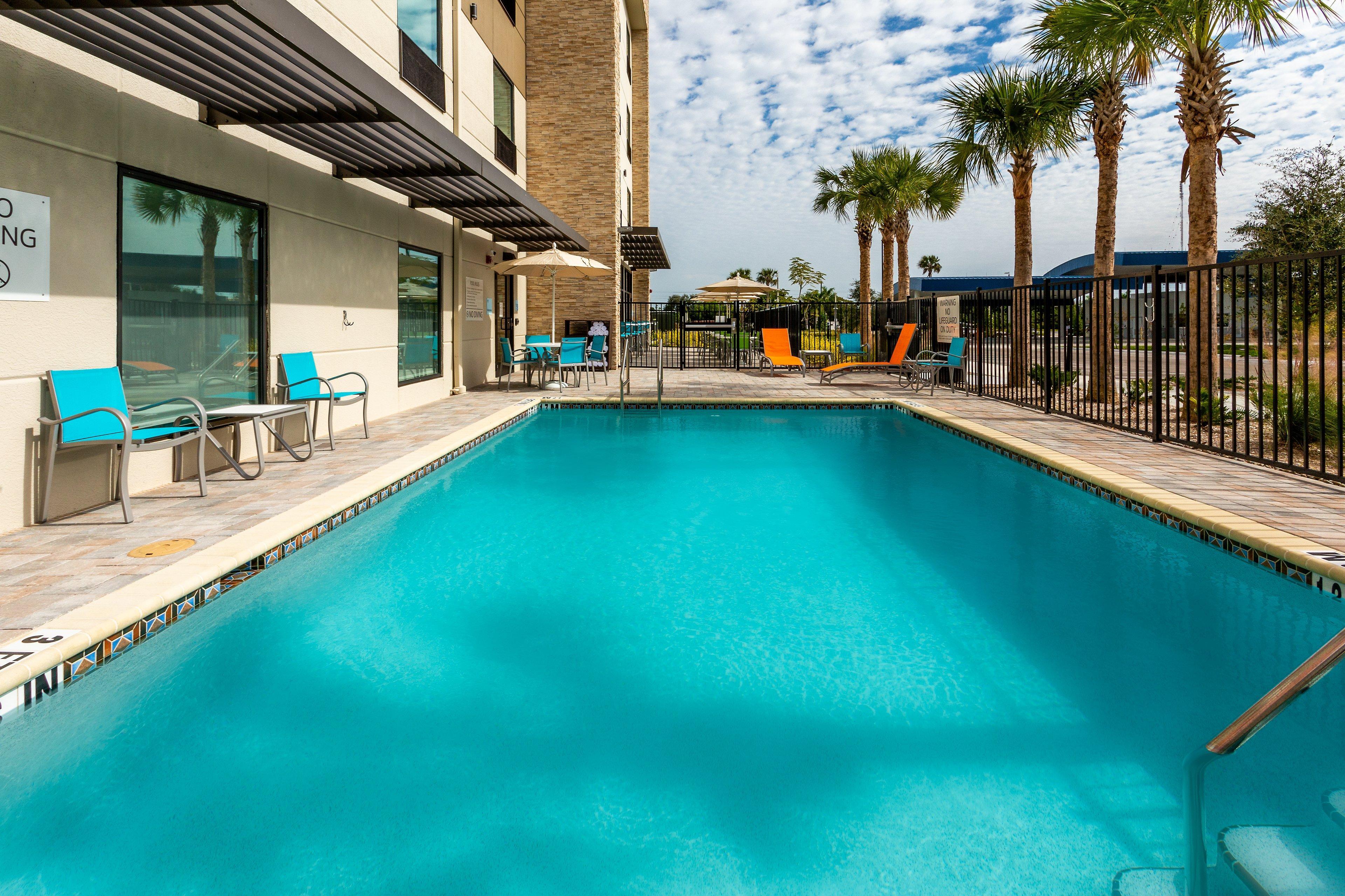 Holiday Inn Express & Suites Ft Myers Beach-Sanibel Gateway By Ihg Fort Myers Beach Exterior foto