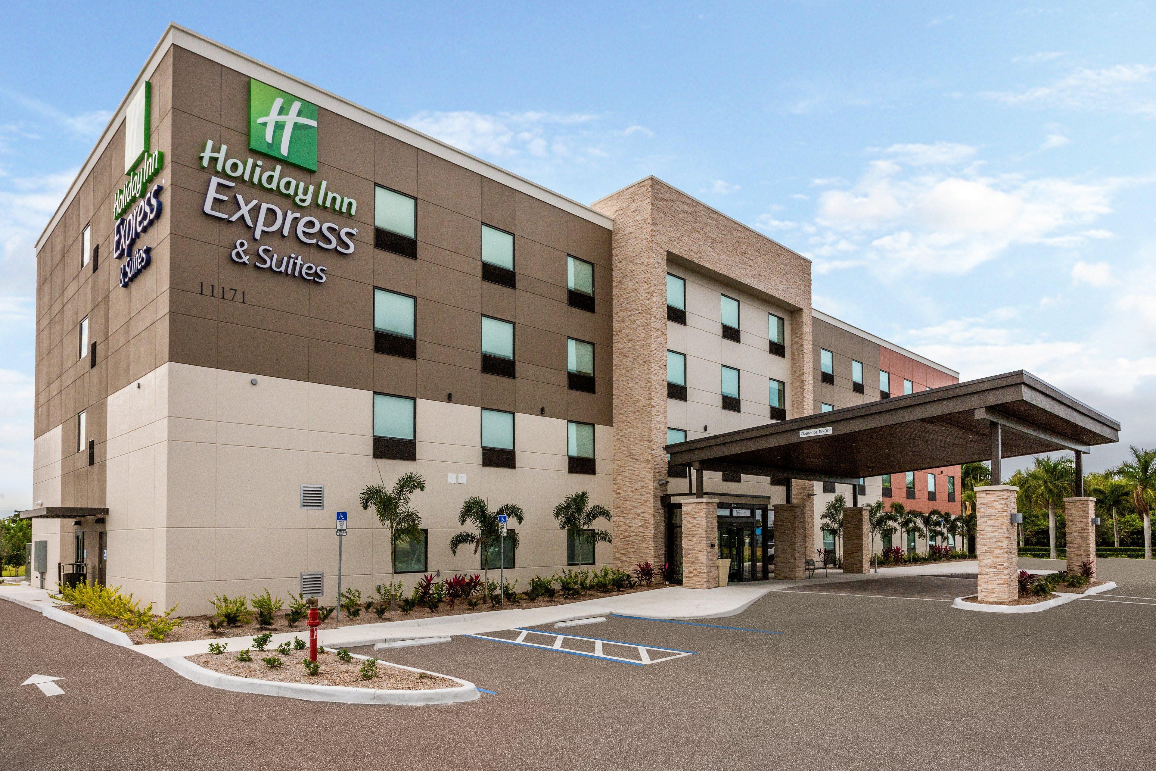 Holiday Inn Express & Suites Ft Myers Beach-Sanibel Gateway By Ihg Fort Myers Beach Exterior foto